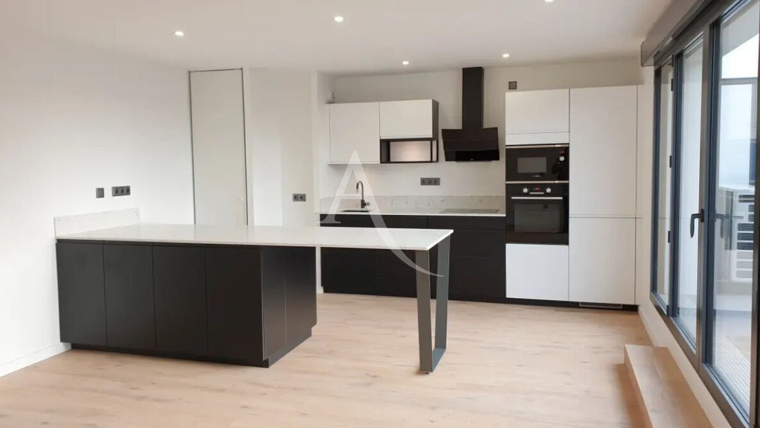 Villa in Varenne-Centre-Rive Charmante, Noisy-le-Grand, France 2 - 17760351
