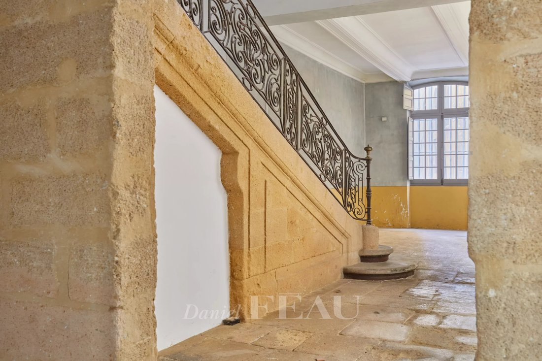 Estate in Comtale-Cente-Cours Mirabeau, Aix-en-Provence, France 4 - 17757872