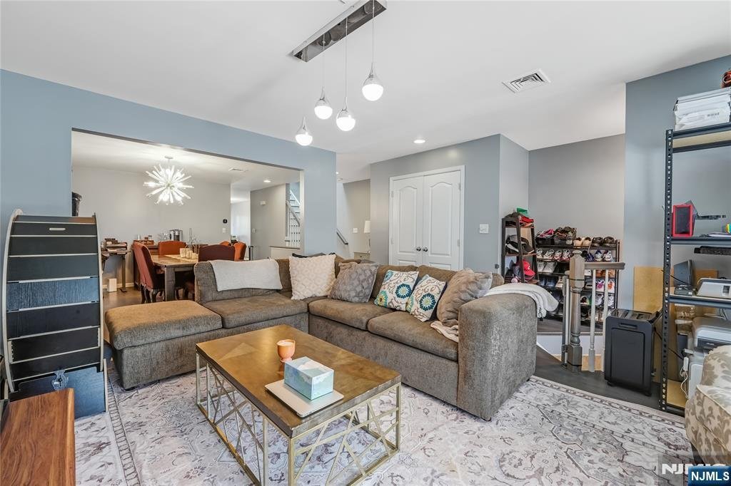Condo in Cliffside Park, New Jersey, United States 5 - 17755950