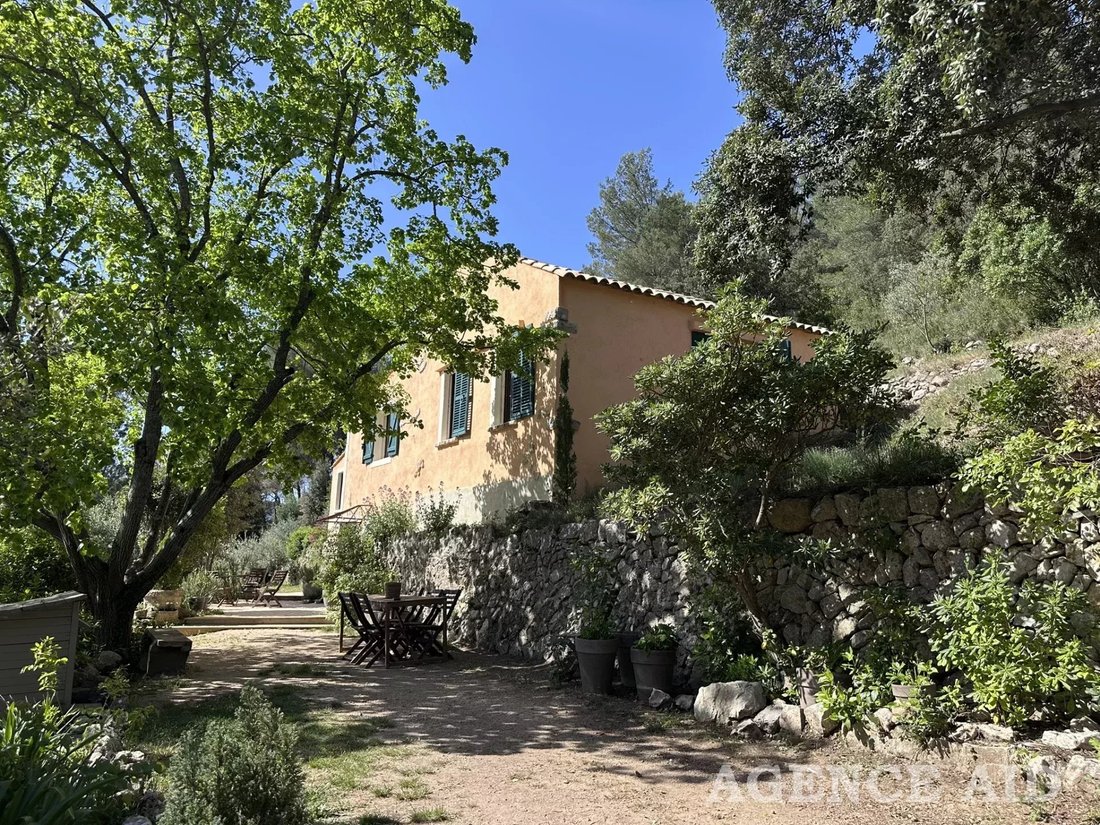 Estate in Cuges-les-Pins, Provence-Alpes-Côte d'Azur, France 2 - 17762746