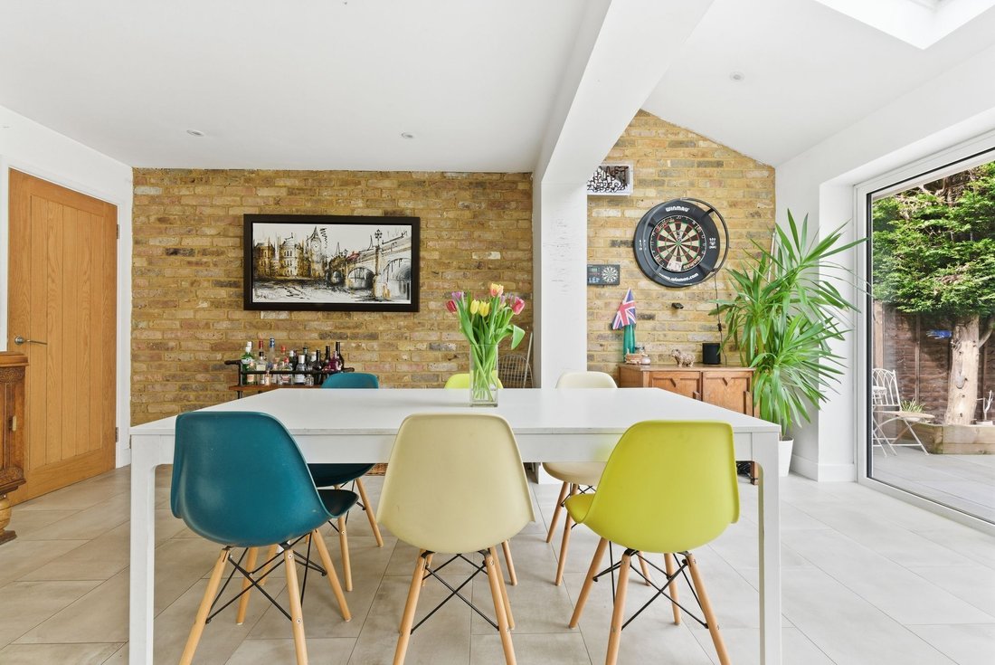House in Sunninghill, England 4 - 17758084