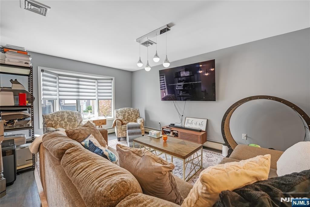 Condo in Cliffside Park, New Jersey, United States 4 - 17755950