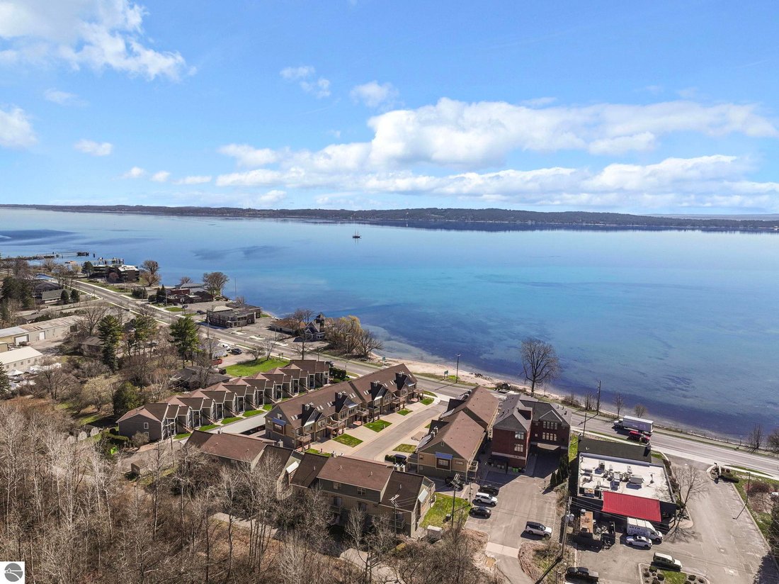 Condo in Garfield Township, Michigan, United States 4 - 17266298