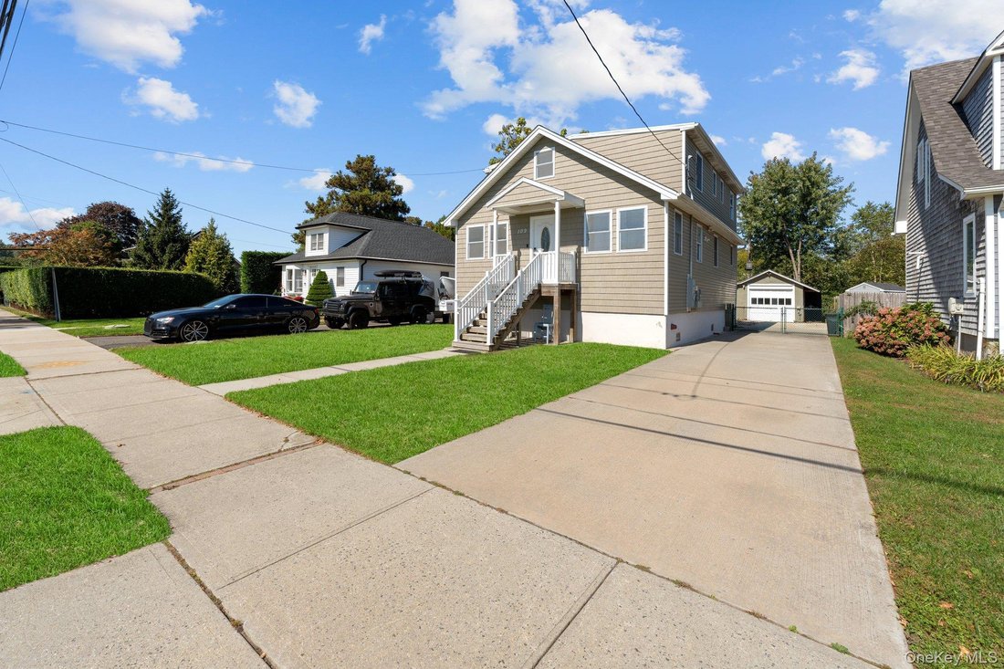 House in East Patchogue, New York, United States 2 - 17756977