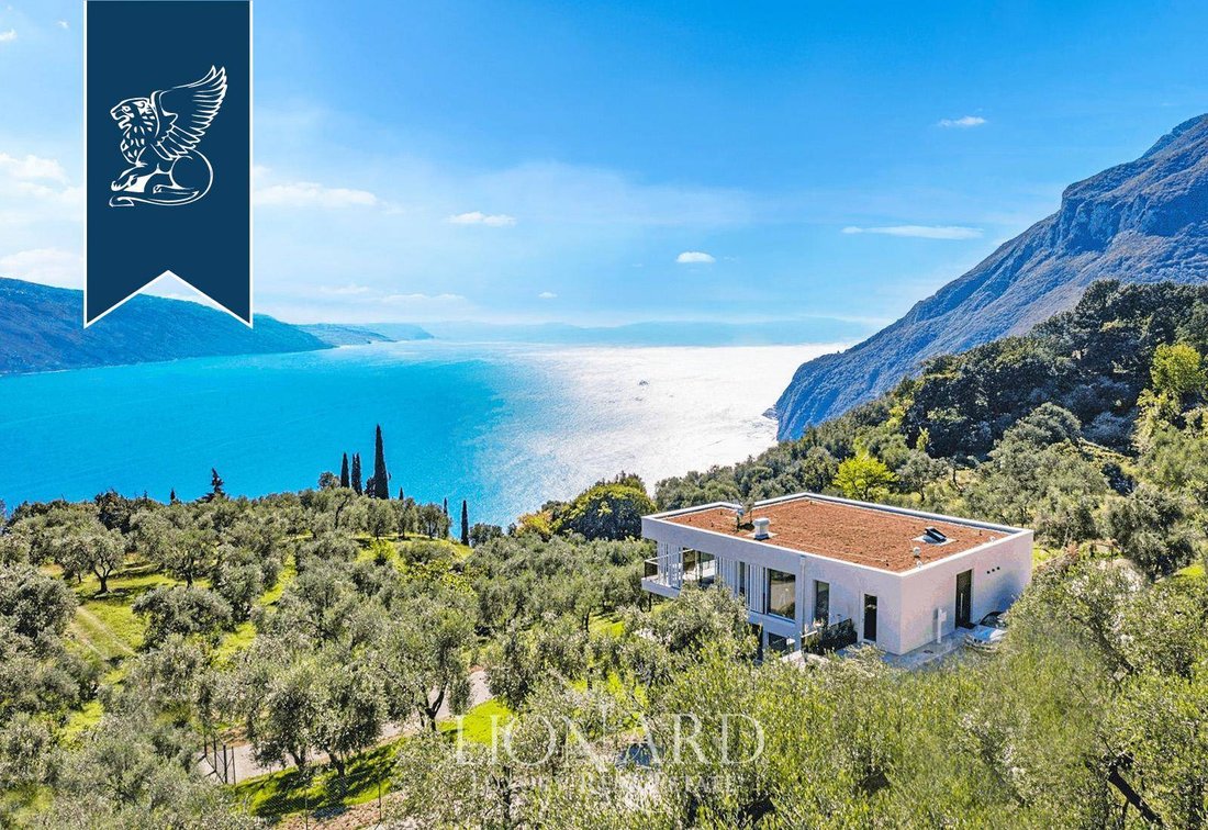 Villa in Tignale, Lombardy, Italy 1 - 17656165