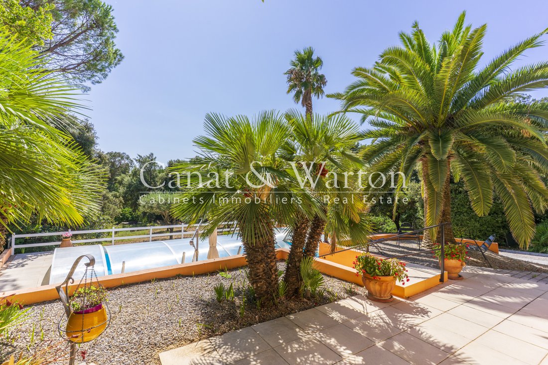Villa in La Croix-Valmer, Provence-Alpes-Côte d'Azur, France 3 - 15998739