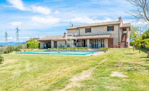 Villa in Montefalco, Umbria, Italy 1