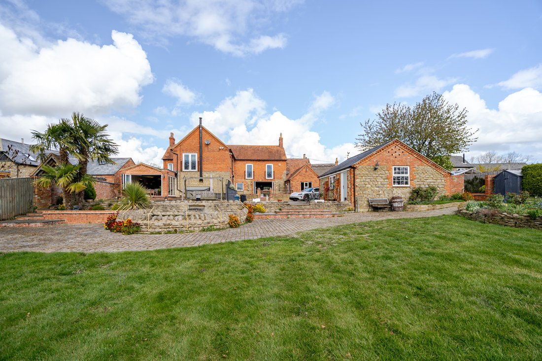 Country House in Woodborough, England 2 - 17754888