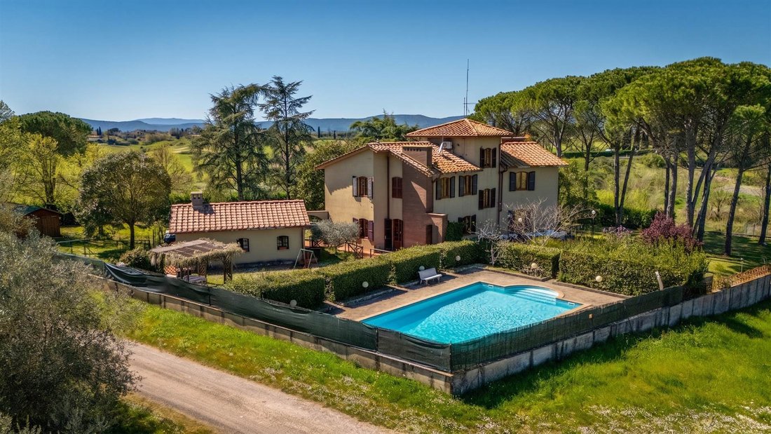 Villa in Siena, Tuscany, Italy 2 - 17760239