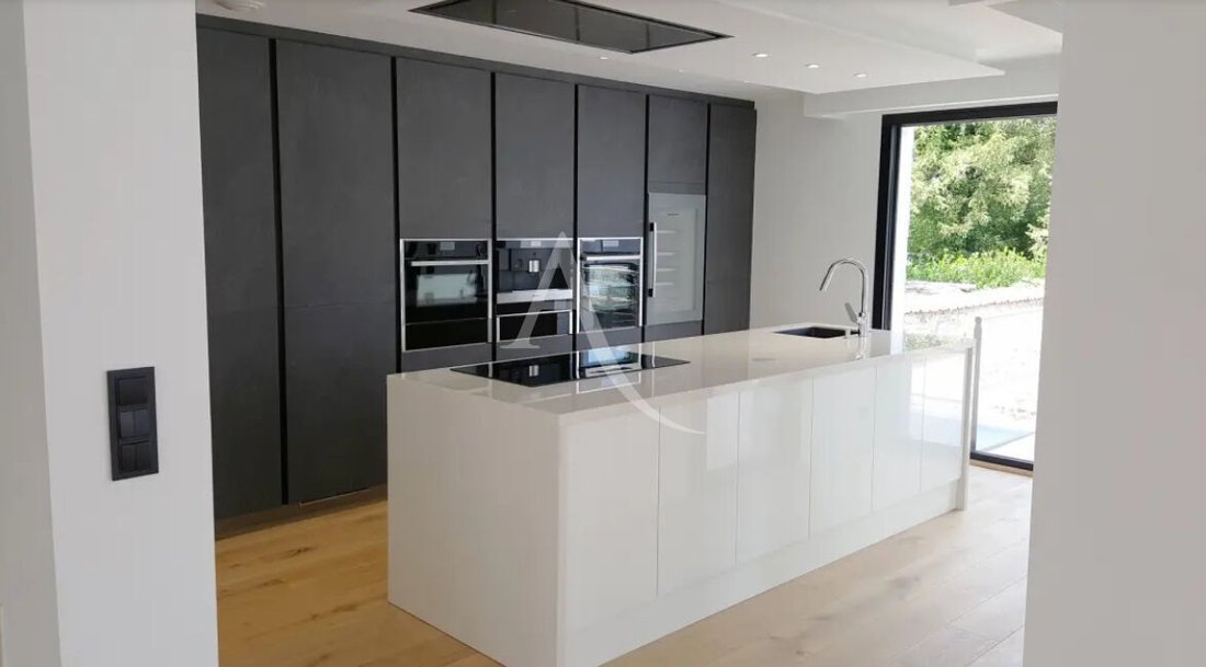 Villa in Varenne-Centre-Rive Charmante, Noisy-le-Grand, France 5 - 17760351