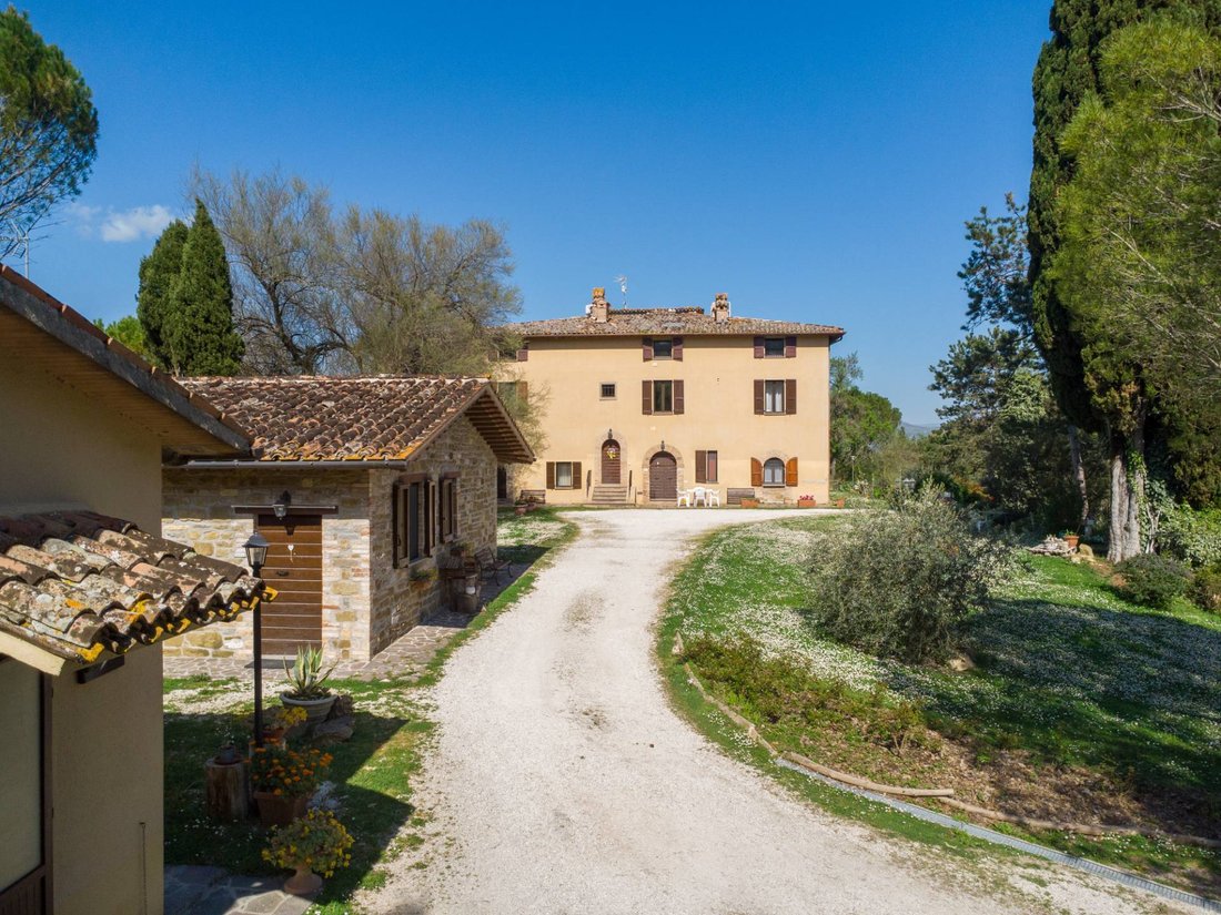 Villa in Gubbio, Umbria, Italy 5 - 17761102