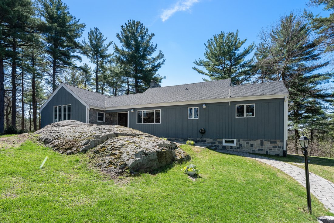House in Weston, Massachusetts, United States 2 - 17757556