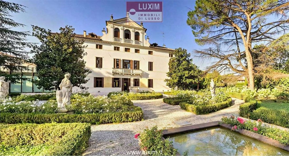 Villa in Spresiano, Veneto, Italy 1 - 17758179