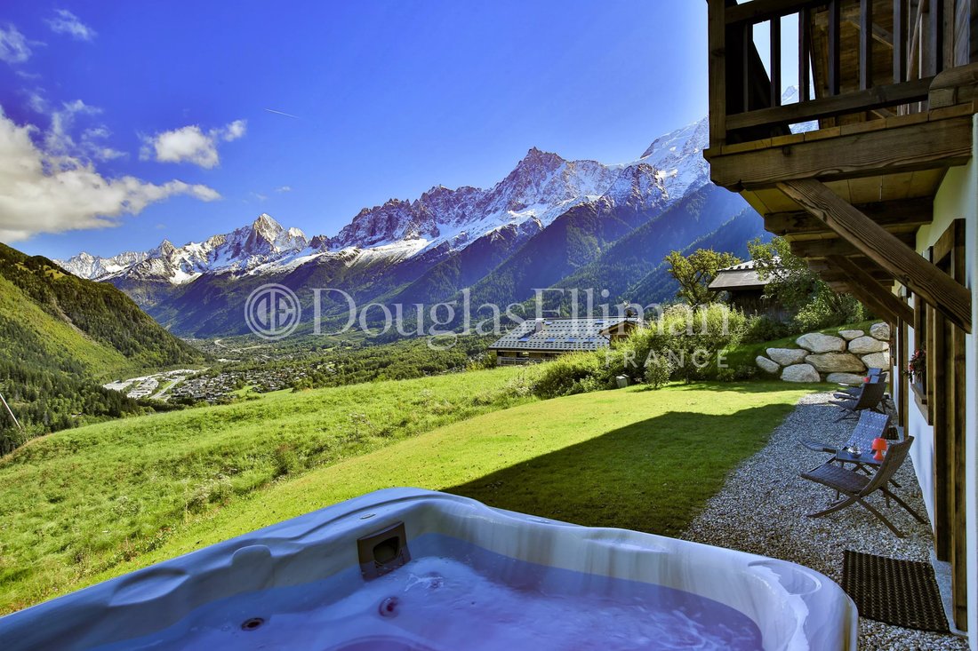 Chalet in Les Houches, Auvergne-Rhône-Alpes, France 3 - 15220411