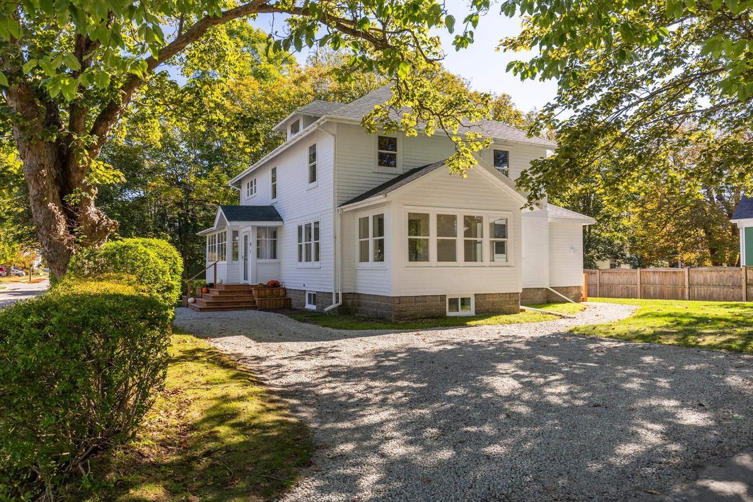 House in Yarmouth, Nova Scotia, Canada 2 - 17760090