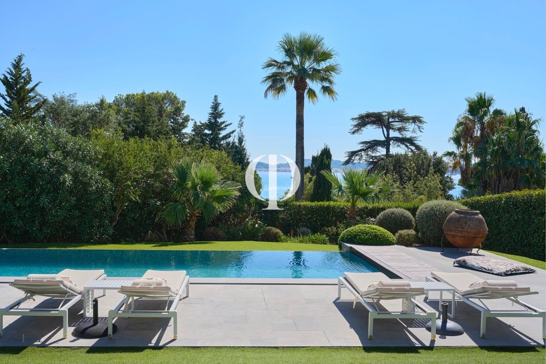 Villa in Grimaud, Provence-Alpes-Côte d'Azur, France 2 - 17756133