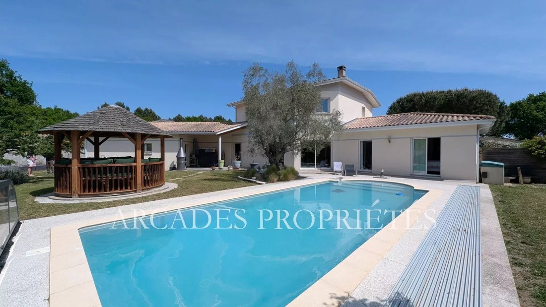 House in Saint-Aubin-de-Medoc, Nouvelle-Aquitaine, France 2 - 17714548