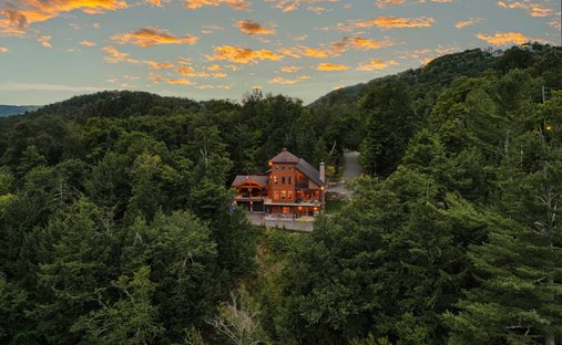 House in Mont-Tremblant, Quebec, Canada 1