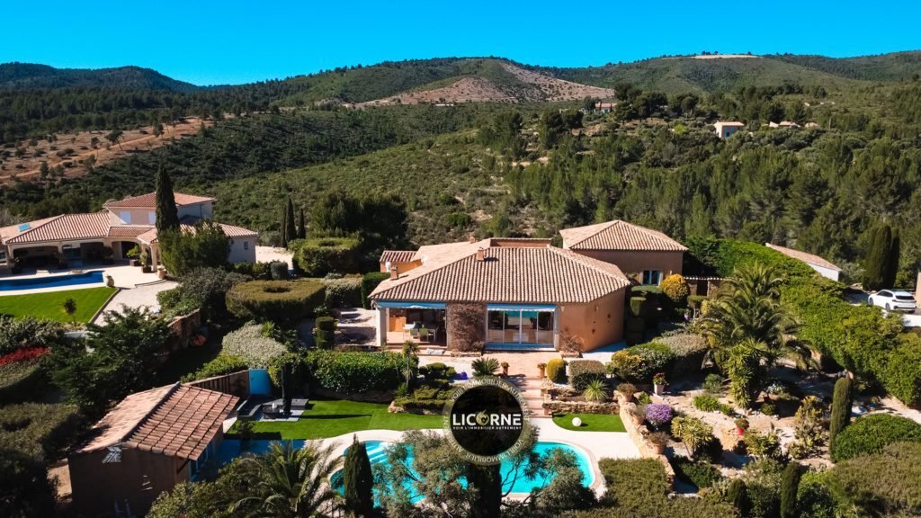 Villa in La Cadiere-d'Azur, Provence-Alpes-Côte d'Azur, France 3 - 17554237