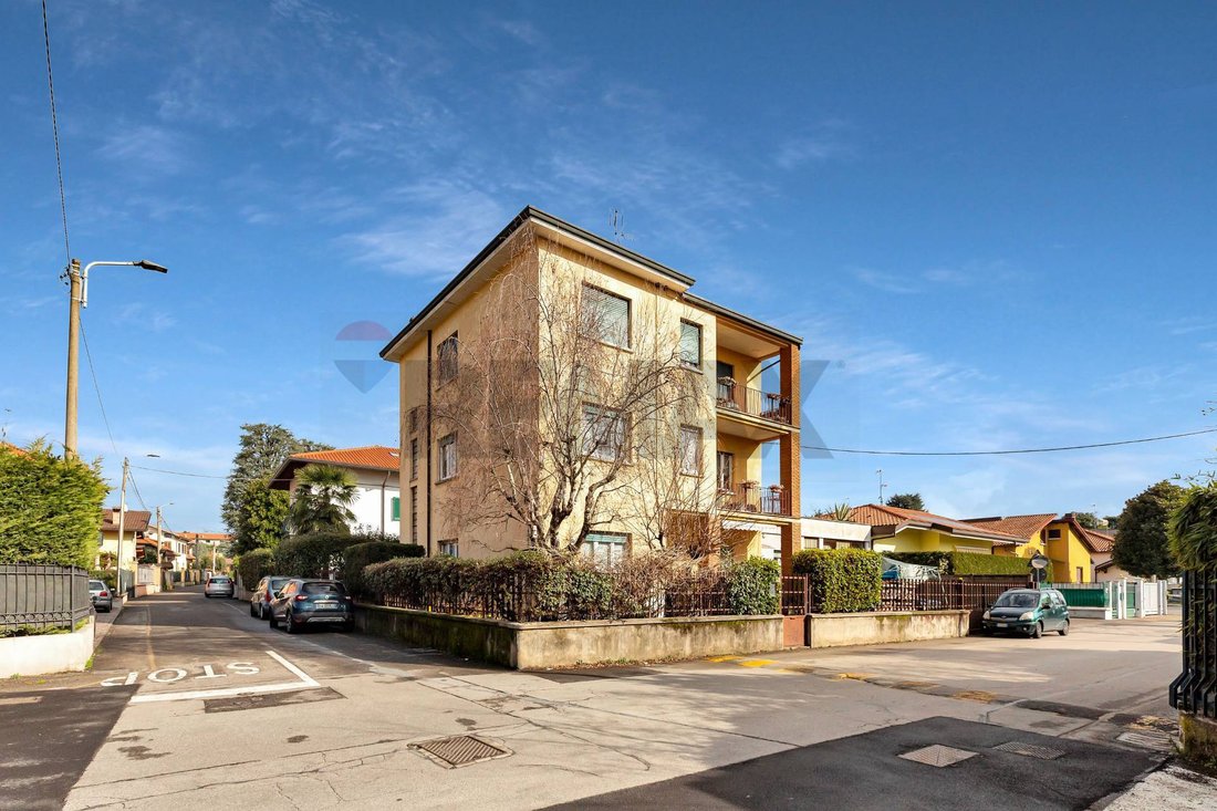 House in Carate Brianza, Lombardy, Italy 1 - 17761085