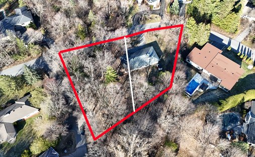Land in Ottawa, Ontario, Canada 1