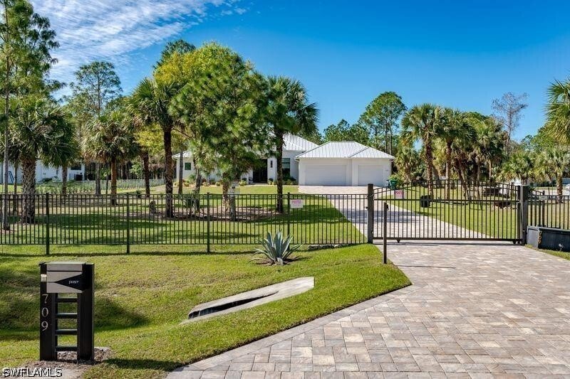 House in Naples, Florida, United States 1 - 17759537
