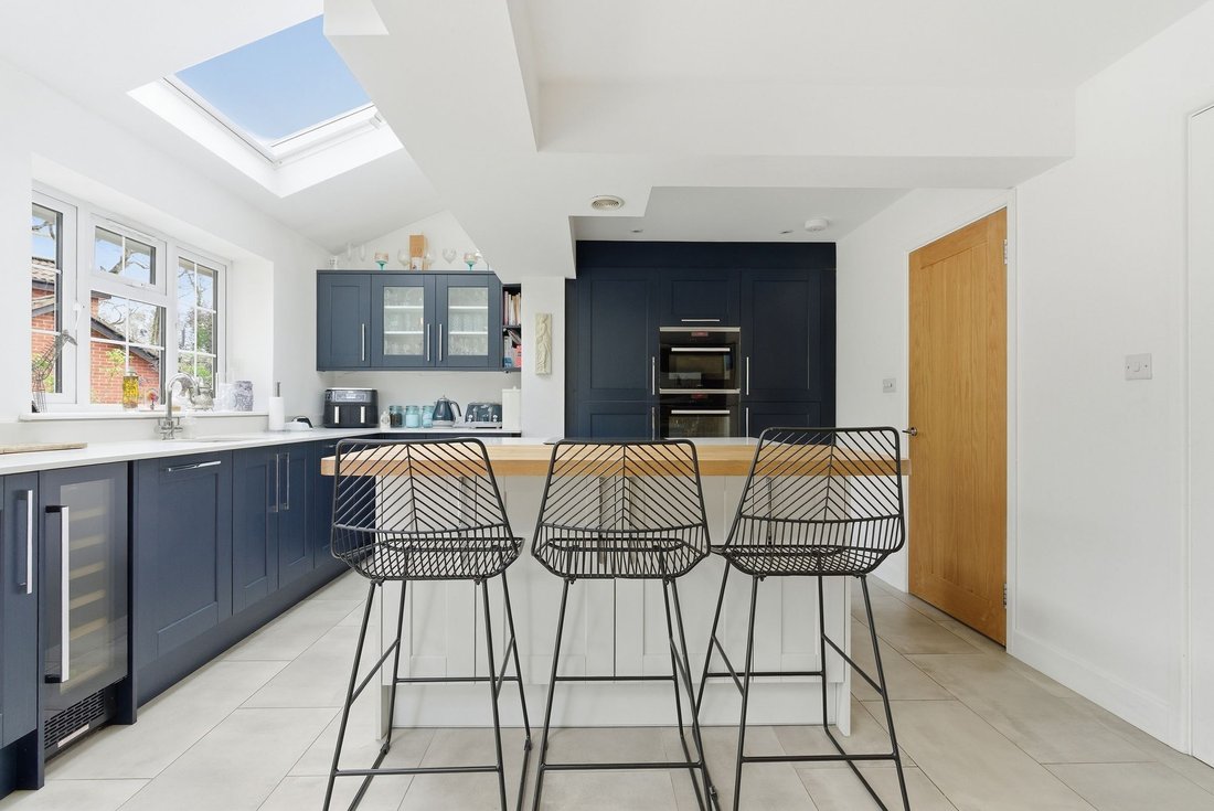 House in Sunninghill, England 2 - 17758084