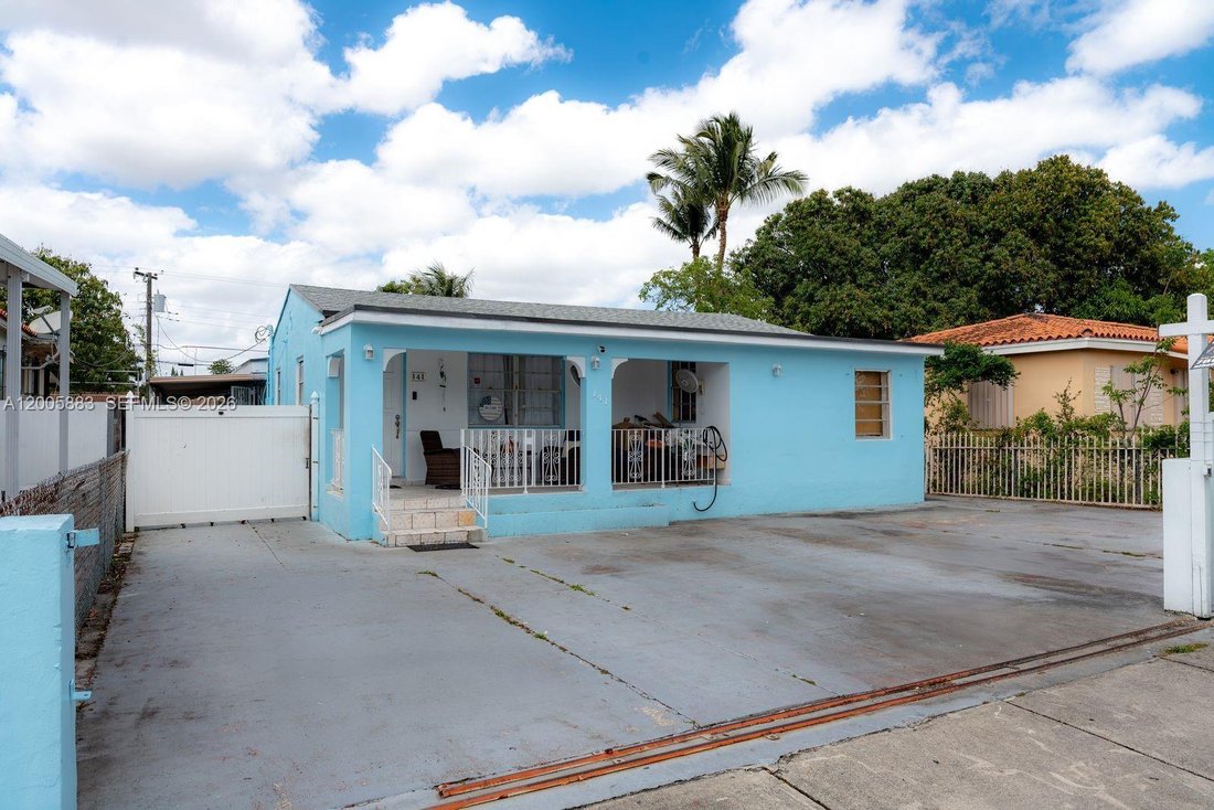 House in Hialeah, Florida, United States 1 - 17758384