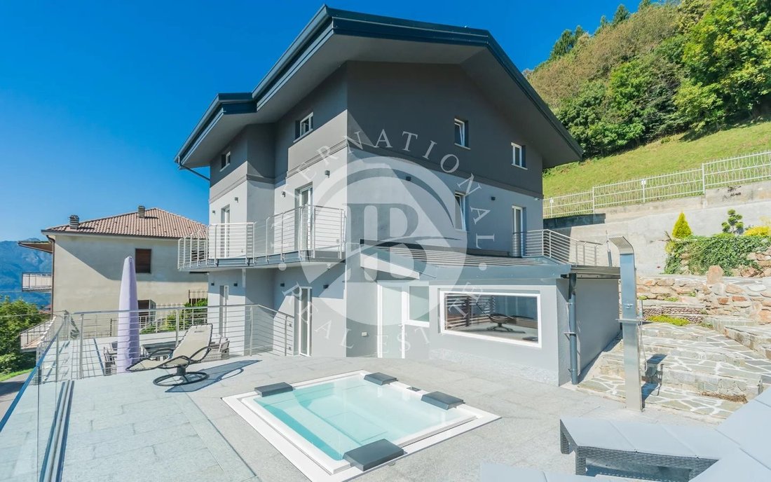 Villa in Casargo, Lombardy, Italy 1 - 17759545