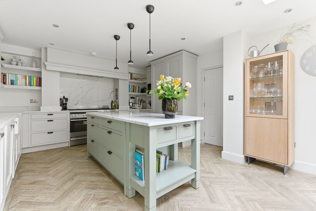 House in Sunninghill, England 5 - 17758076