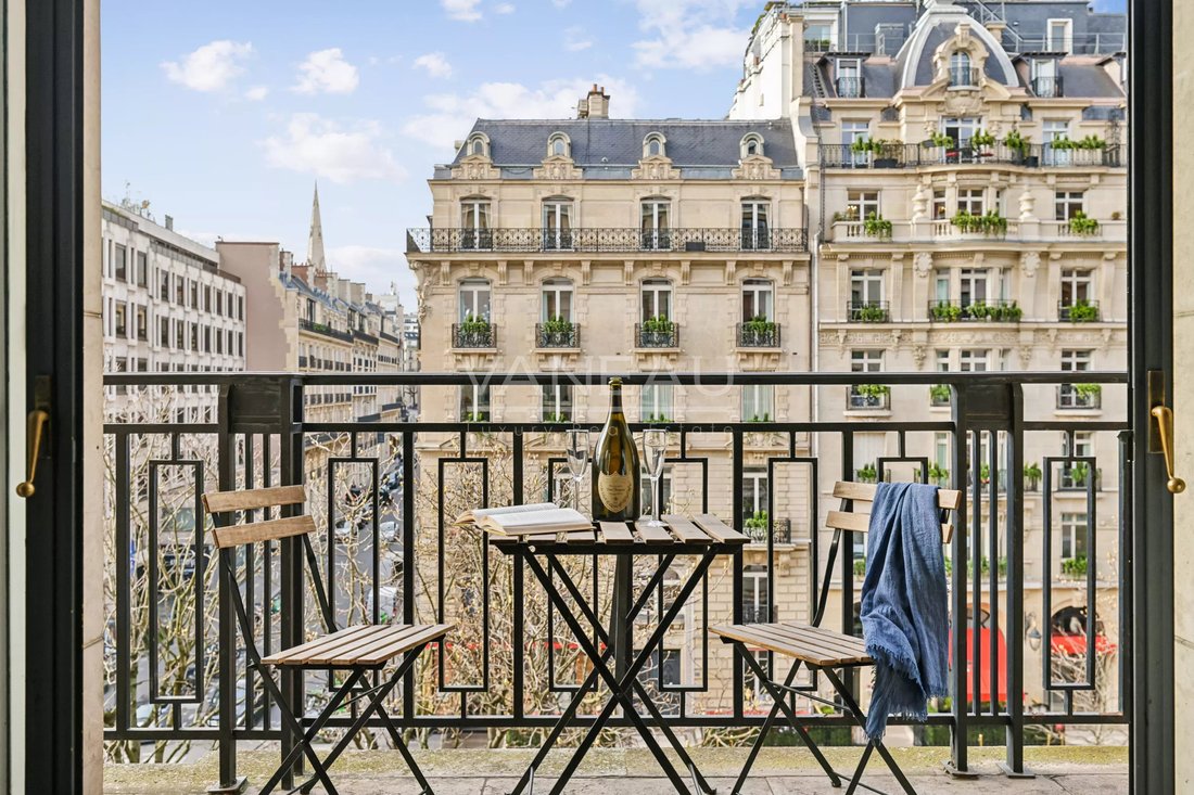 Apartment in Triangle d'Or, Paris 8e Arrondissement, Paris 1 - 17757277