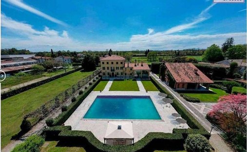 Villa in Pink, Veneto, Italy 1