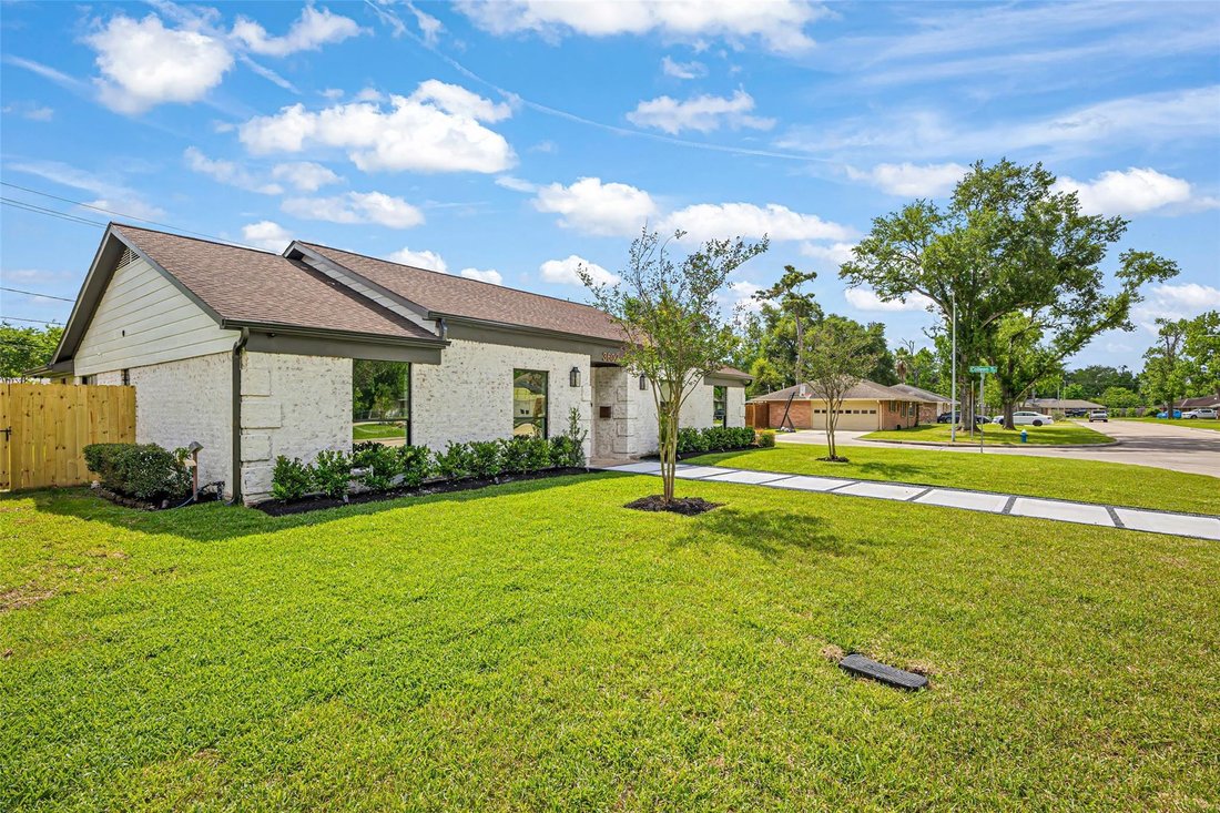 House in Houston, Texas, United States 3 - 17762326