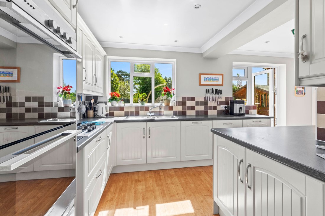 House in Loudwater, England 5 - 17758073