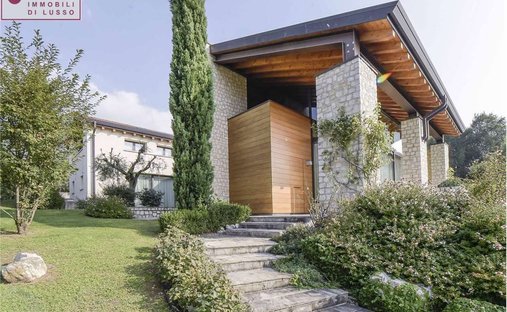Villa in Borso del Grappa, Veneto, Italy 1