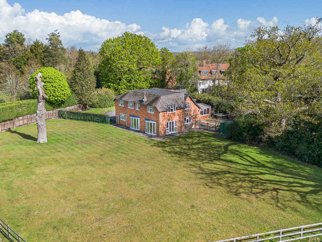 Haus in Hurst (St Nicholas Hurst), St. Nicholas, Hurst, England 1 - 17760192