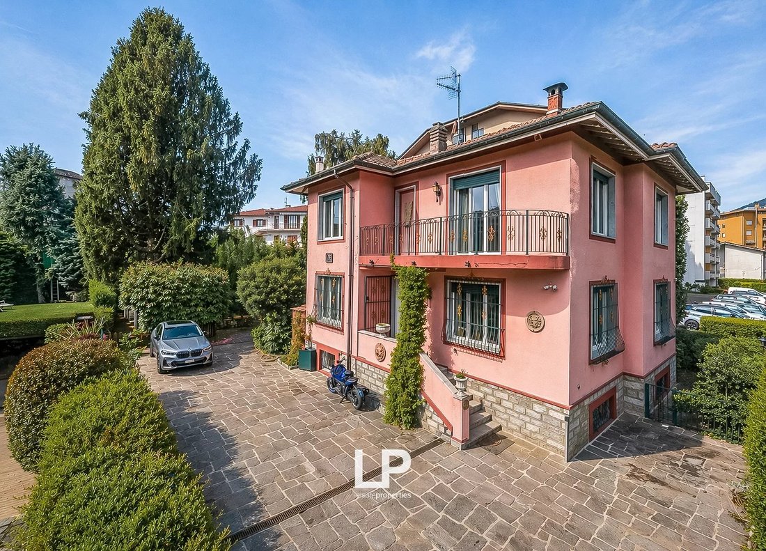 Villa in Verbania, Piedmont, Italy 1 - 17757158