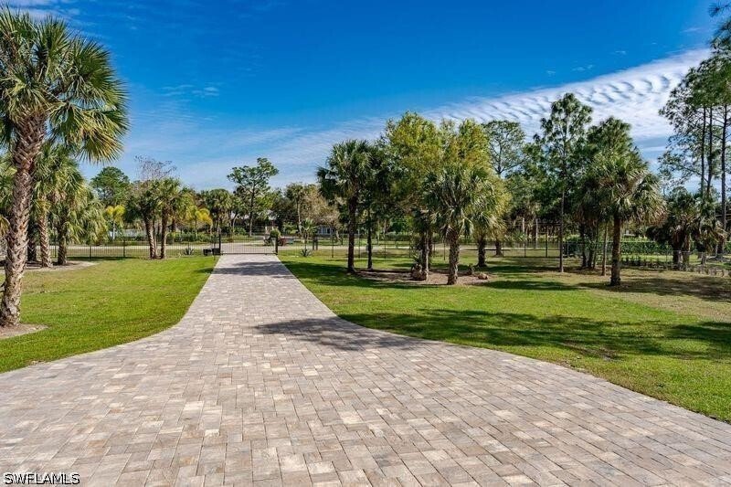 House in Naples, Florida, United States 3 - 17759537