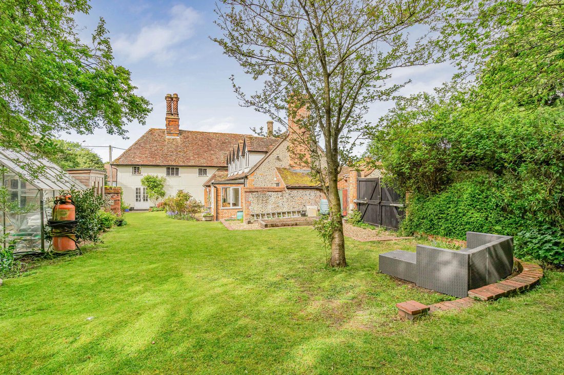 House in Cheveley, England 2 - 17754972