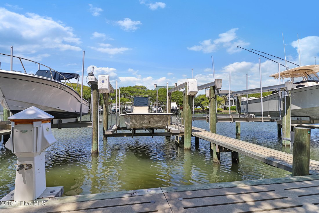 House in Pine Knoll Shores, North Carolina, United States 3 - 17760545