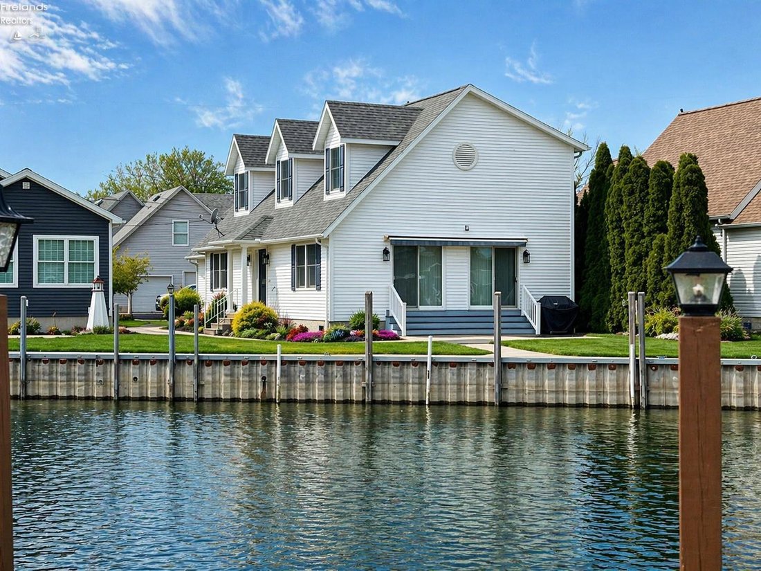 House in Port Clinton, Ohio, United States 1 - 17757616