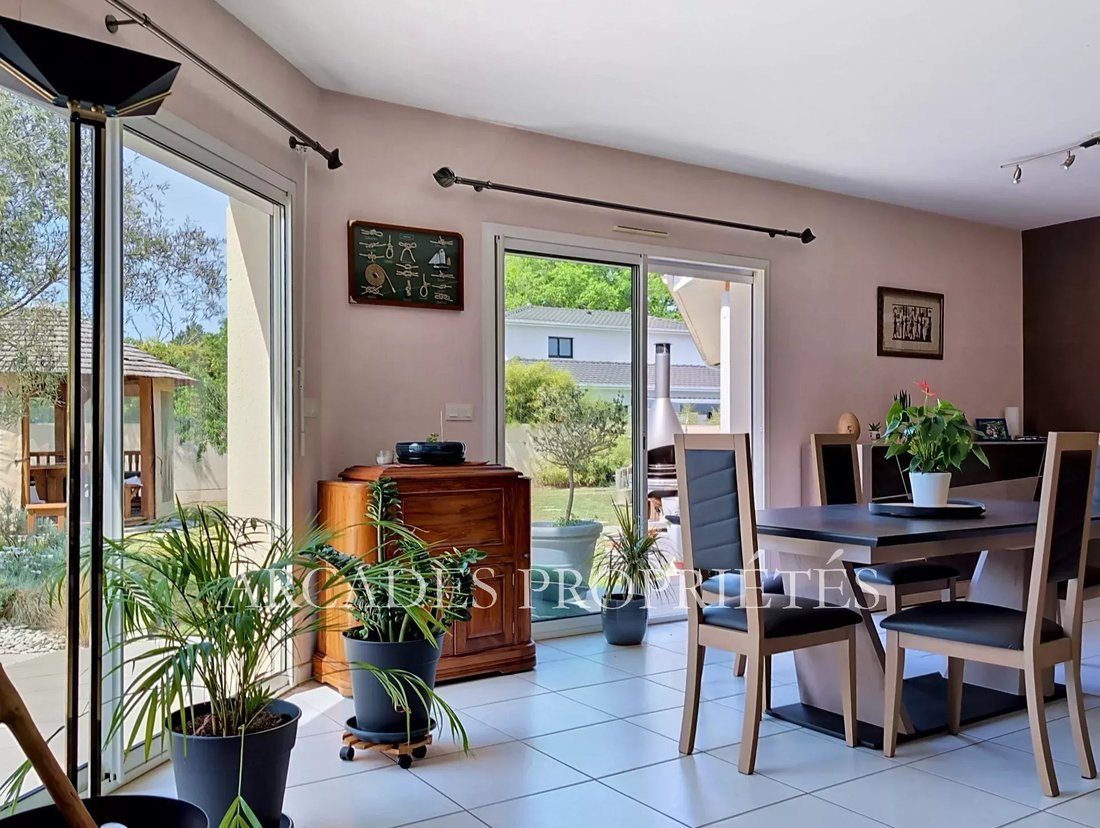 House in Saint-Aubin-de-Medoc, Nouvelle-Aquitaine, France 4 - 17714548