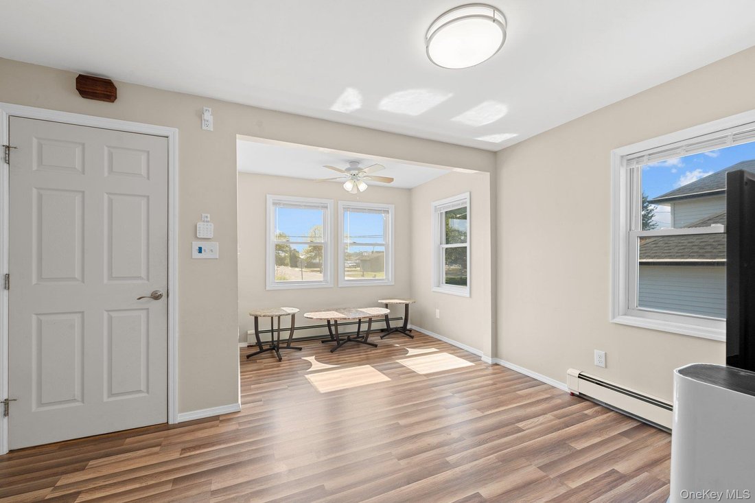House in East Patchogue, New York, United States 3 - 17756977