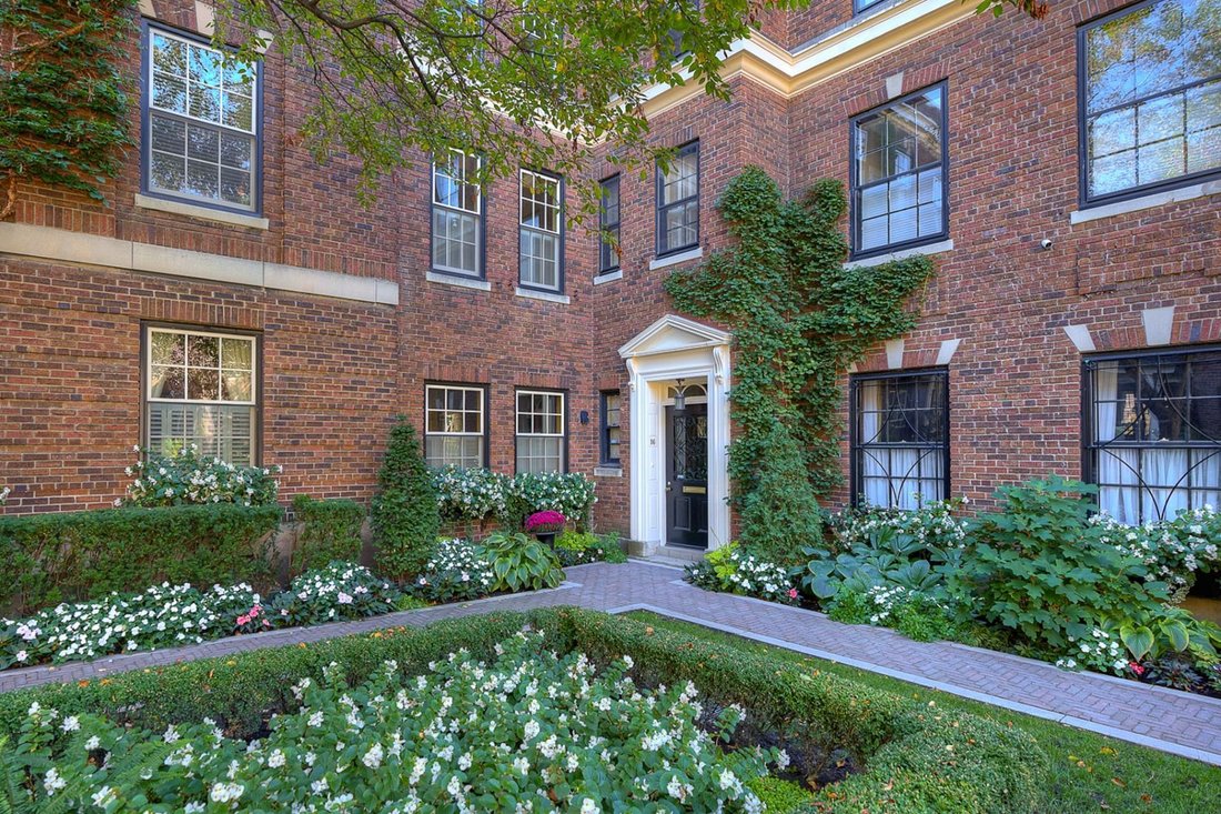 House in Montréal, Quebec, Canada 1 - 17760108