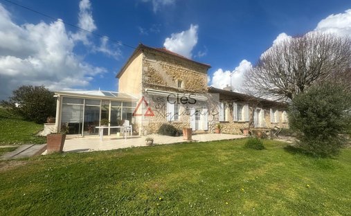 Castle in Sainte-Croix-du-Mont, Nouvelle-Aquitaine, France 1