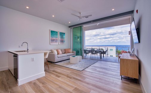 Condo in West Bay, West Bay, Cayman Islands 1