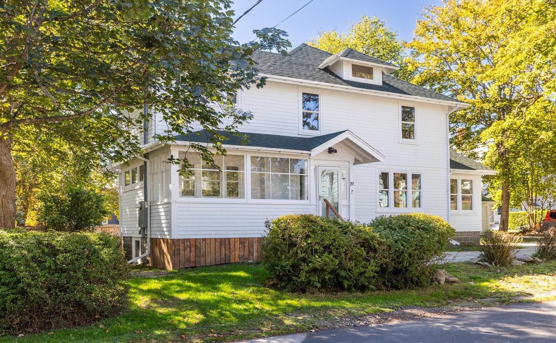 House in Yarmouth, Nova Scotia, Canada 1 - 17760090