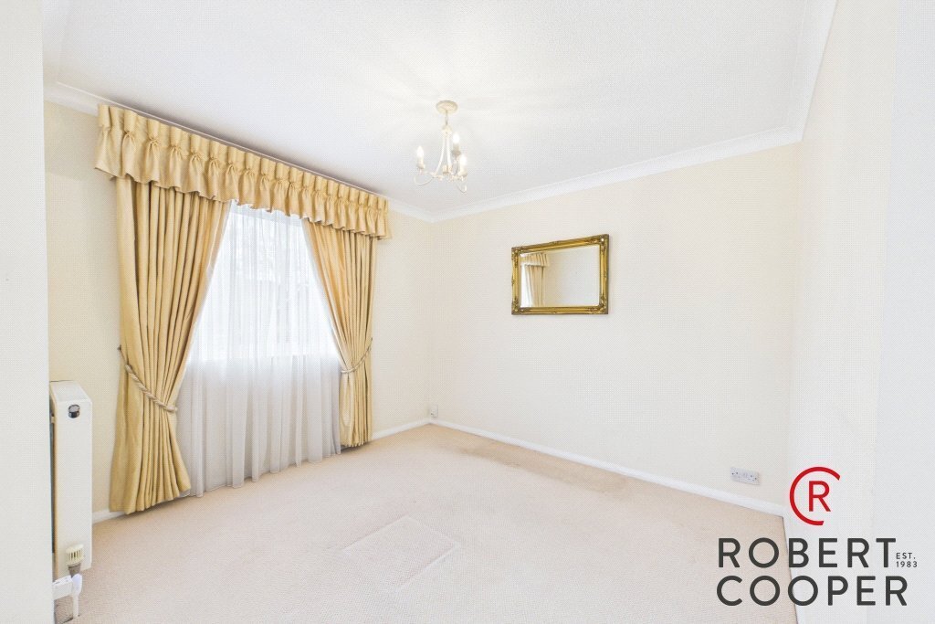 Bungalow in Pinnerwood Park, Hillingdon, England 4 - 17757877