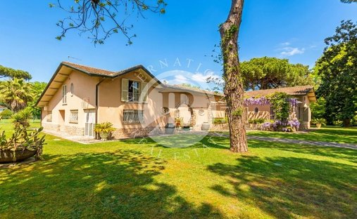 Villa a Marina di Massa Centro, Massa, Italia 1