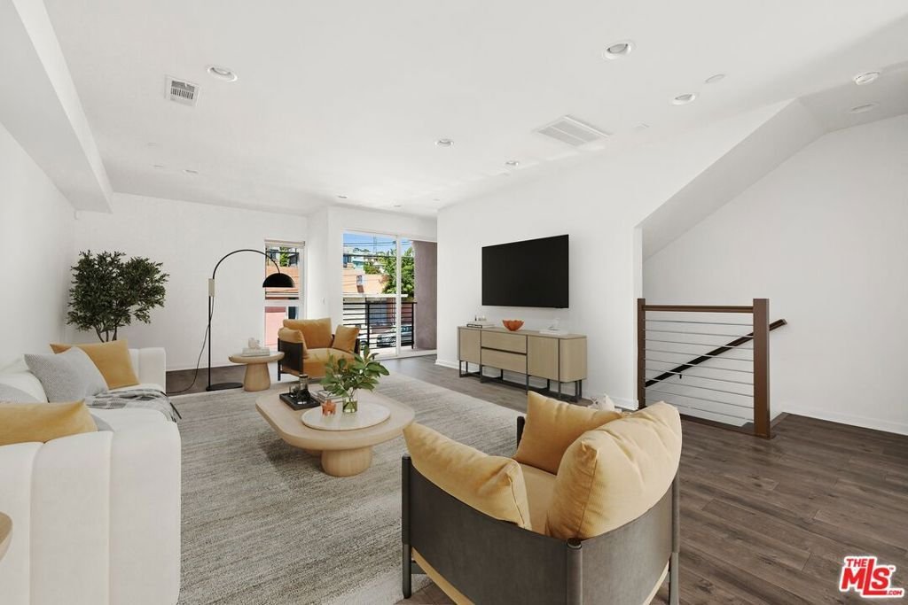 Condominium In Los Angeles In Los Angeles, California, United States ...